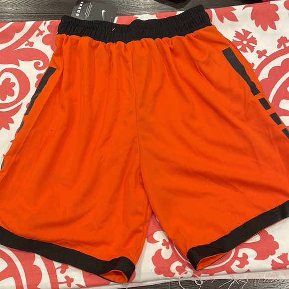 Nike Boy’s Elite Striped Dry Fit Basketball shorts - Picture 2 of 2